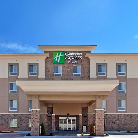 Holiday Inn Express & Suites North Топика Экстерьер фото
