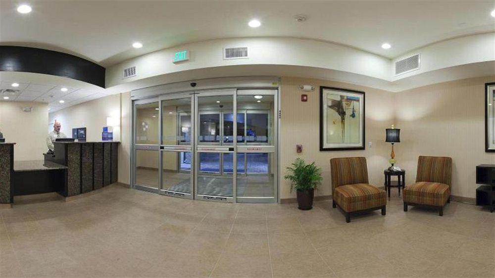 Holiday Inn Express & Suites North Топика Экстерьер фото