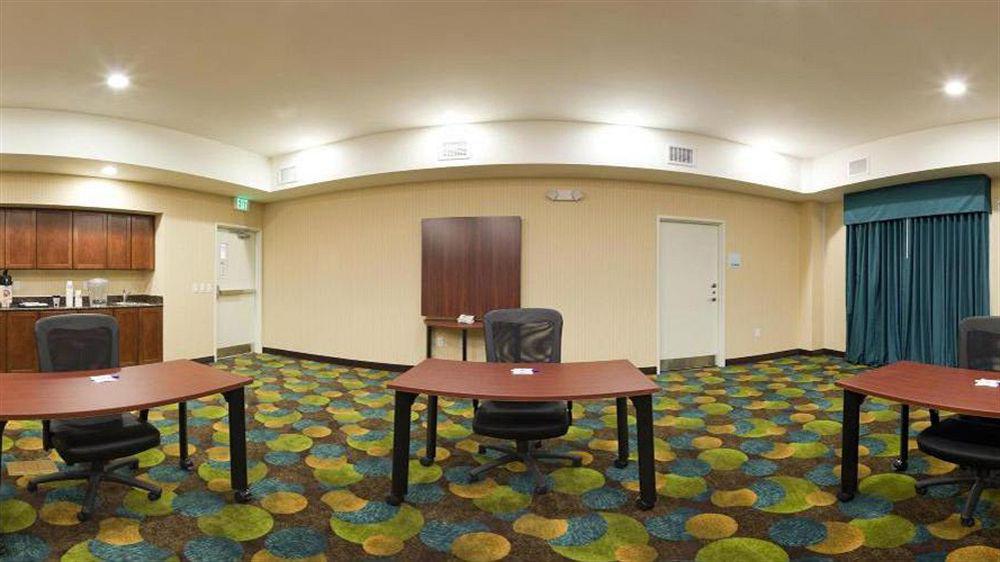 Holiday Inn Express & Suites North Топика Экстерьер фото