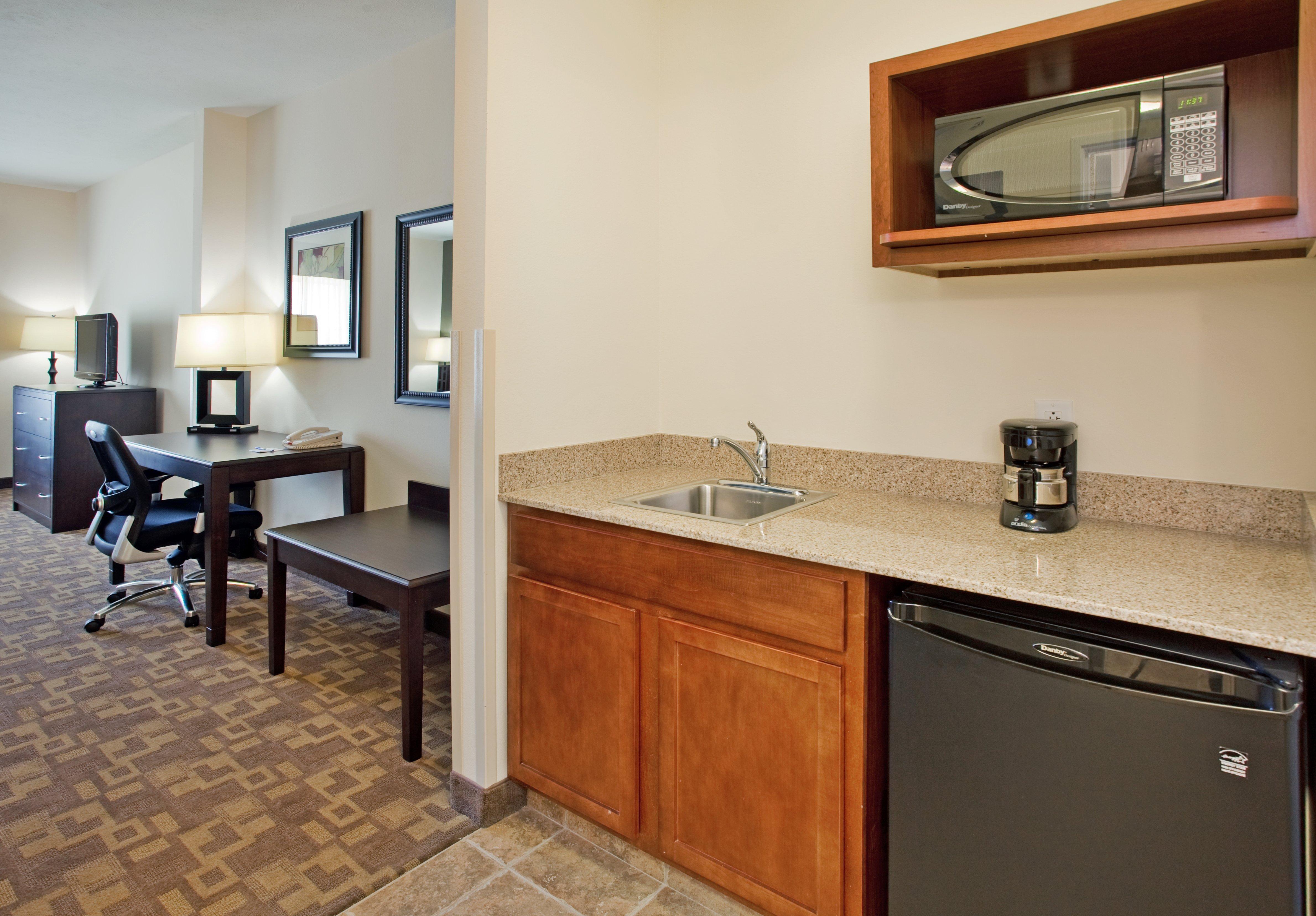 Holiday Inn Express & Suites North Топика Экстерьер фото