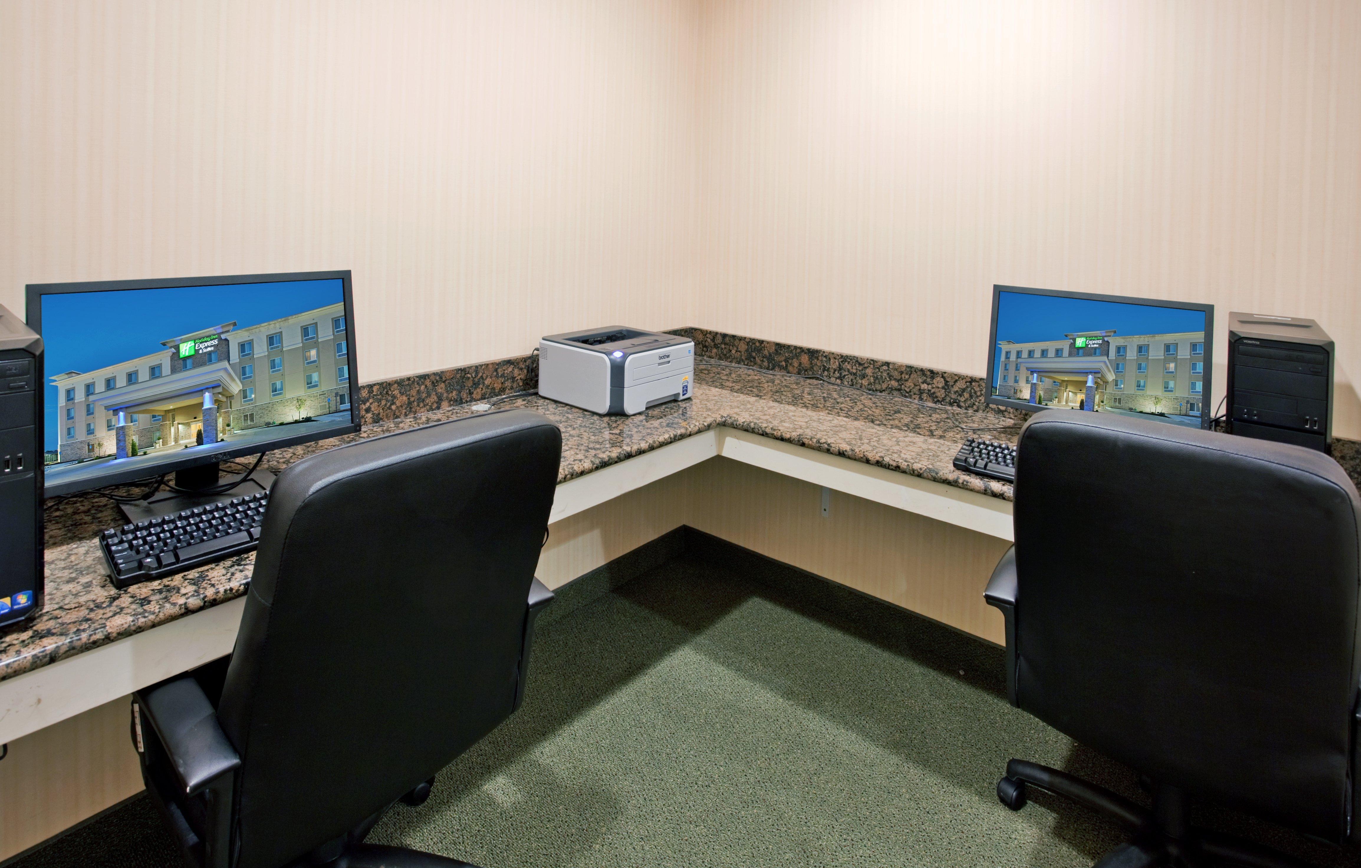 Holiday Inn Express & Suites North Топика Удобства фото