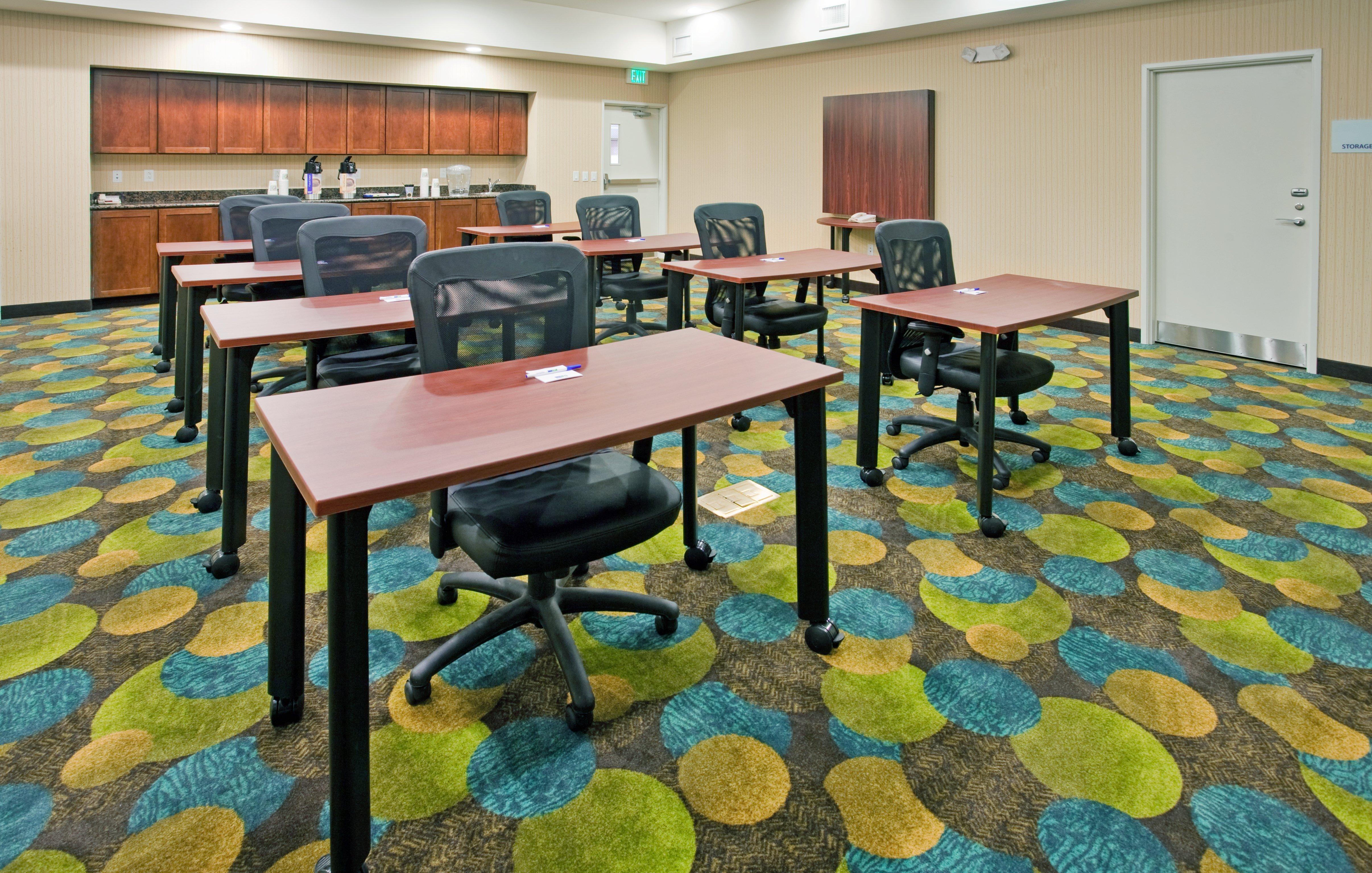 Holiday Inn Express & Suites North Топика Экстерьер фото