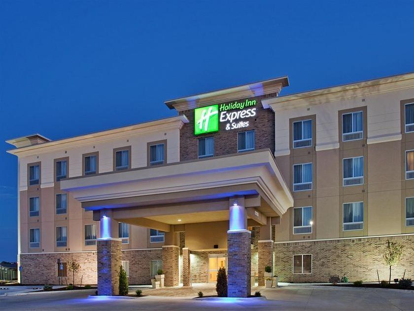 Holiday Inn Express & Suites North Топика Экстерьер фото