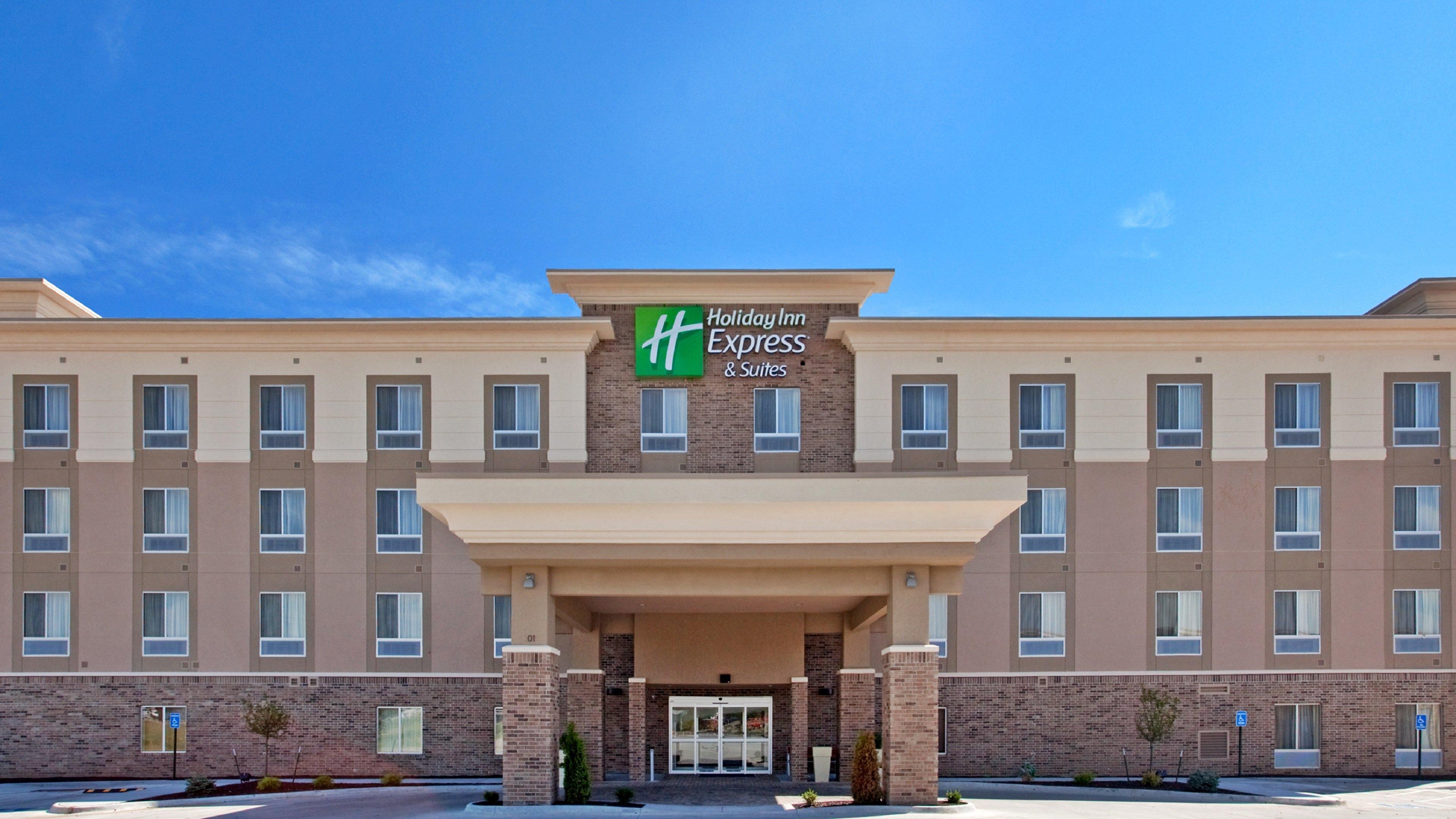 Holiday Inn Express & Suites North Топика Экстерьер фото