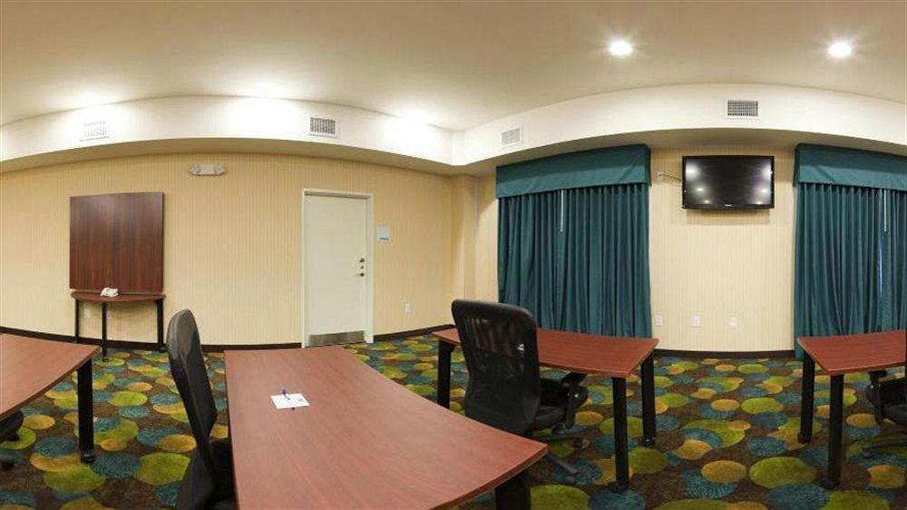 Holiday Inn Express & Suites North Топика Экстерьер фото