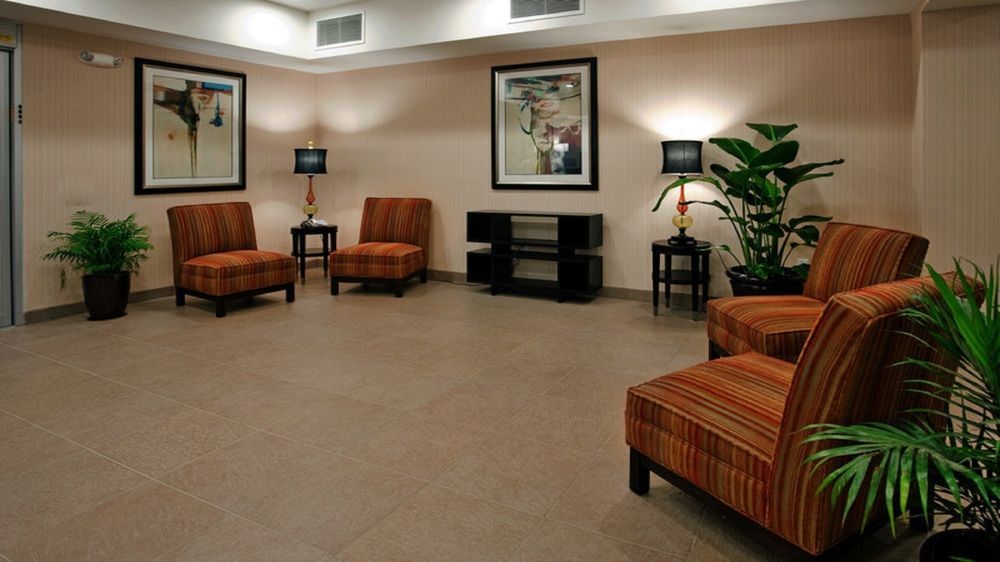 Holiday Inn Express & Suites North Топика Экстерьер фото