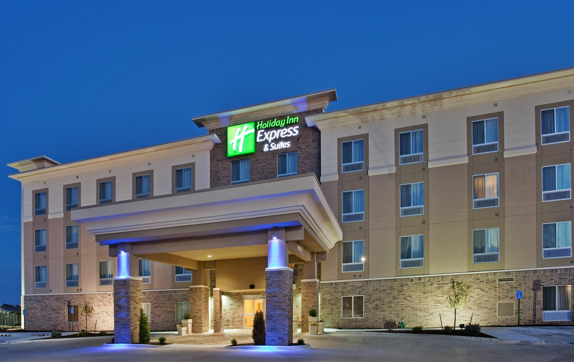 Holiday Inn Express & Suites North Топика Экстерьер фото