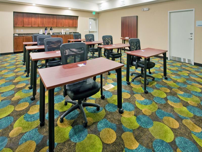 Holiday Inn Express & Suites North Топика Экстерьер фото