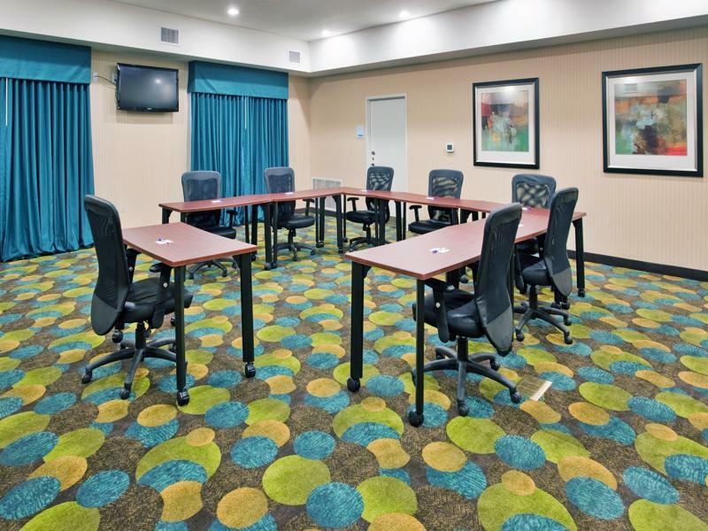 Holiday Inn Express & Suites North Топика Экстерьер фото