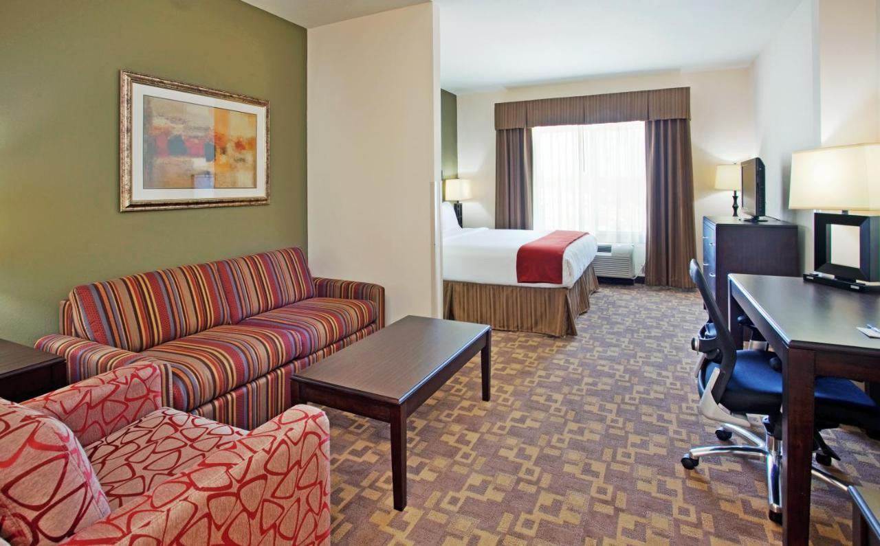 Holiday Inn Express & Suites North Топика Экстерьер фото